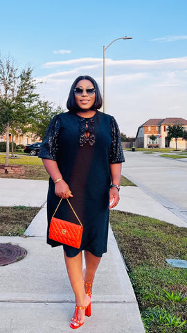 GISELLE PEEKABOO LUXE BOW SHIFT DRESS(BLACK)