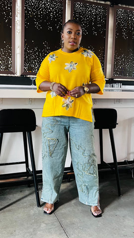 Artisan Knit Floral Appliqué Top 
(Yellow)