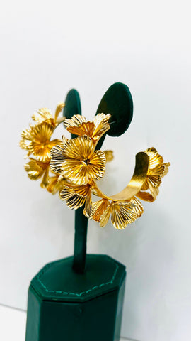 LILLY STATEMENT FLOWER HALF HOOPS EARRINGS (Gold)