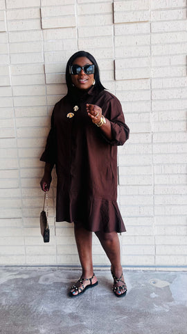 Drovani Brooch Accent Relaxed Shirt Dress (Coffee)