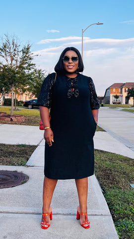 GISELLE PEEKABOO LUXE BOW SHIFT DRESS(BLACK)