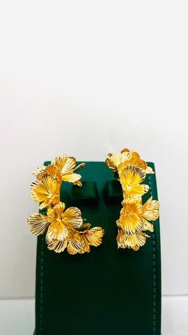 LILLY STATEMENT FLOWER HALF HOOPS EARRINGS (Gold)