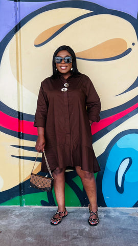 Drovani Brooch Accent Relaxed Shirt Dress (Coffee)