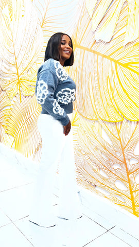JASMINE PEARL FLORAL SWEATER TOP (Grey)
