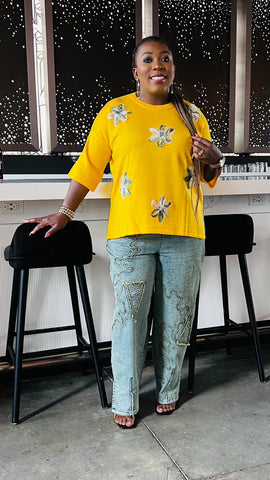Artisan Knit Floral Appliqué Top 
(Yellow)