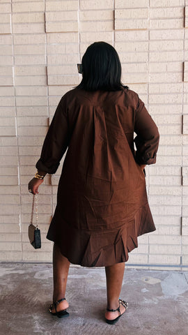 Drovani Brooch Accent Relaxed Shirt Dress (Coffee)