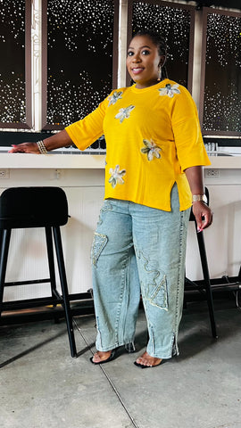 Artisan Knit Floral Appliqué Top 
(Yellow)