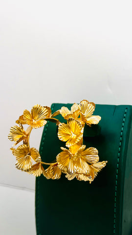 LILLY STATEMENT FLOWER HALF HOOPS EARRINGS (Gold)